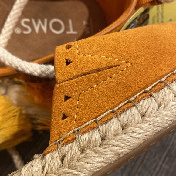 NWT TOMS shoes 7 - Picture 4 of 5